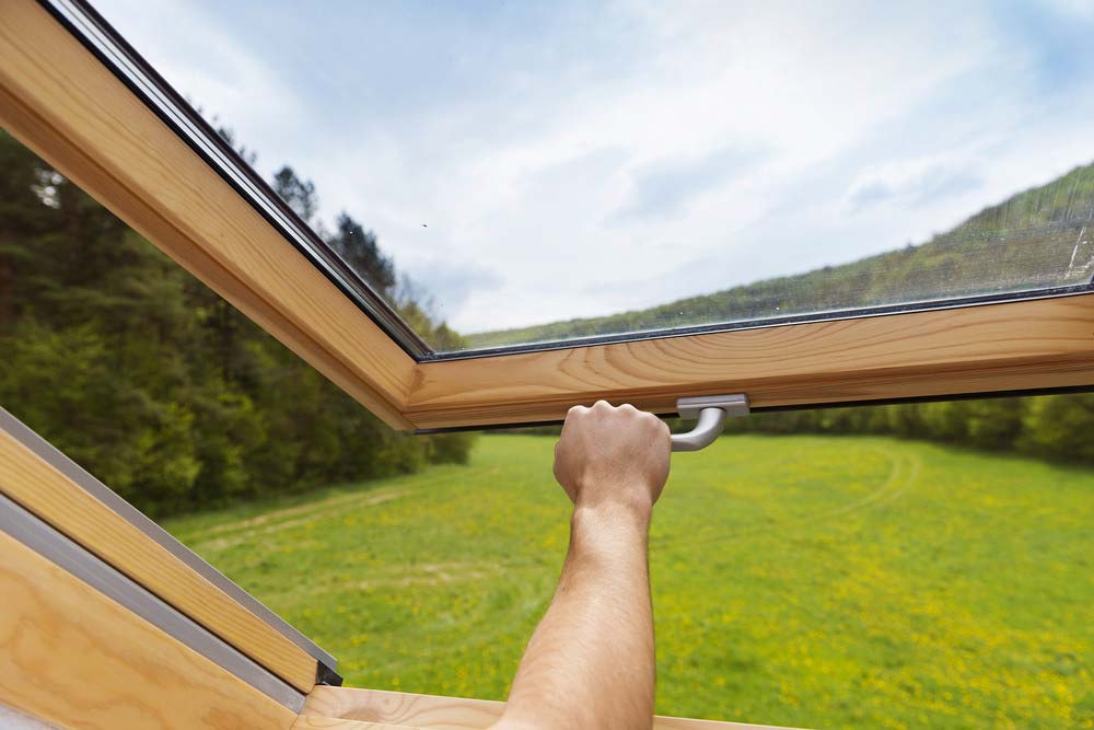 Panoráma tetőtéri ablak a megfelelő szellőztetéshez és a csodás kilátáshoz