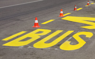 Utak és vonalak – Hogyan segíti a buszsáv festés a forgalmat?